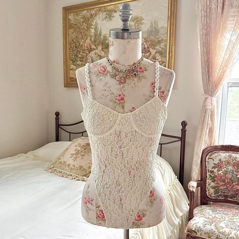 White lace bodysuit ‎ 90s white lace cami Contempo Casuals size medium